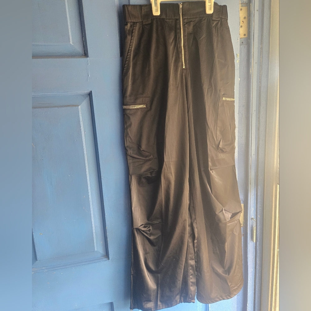 Women's ZARA Black Cargo-Style Pants with Zip Details
